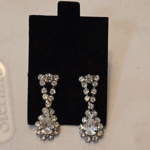 Elegant Silver Crystal Drop Earrings